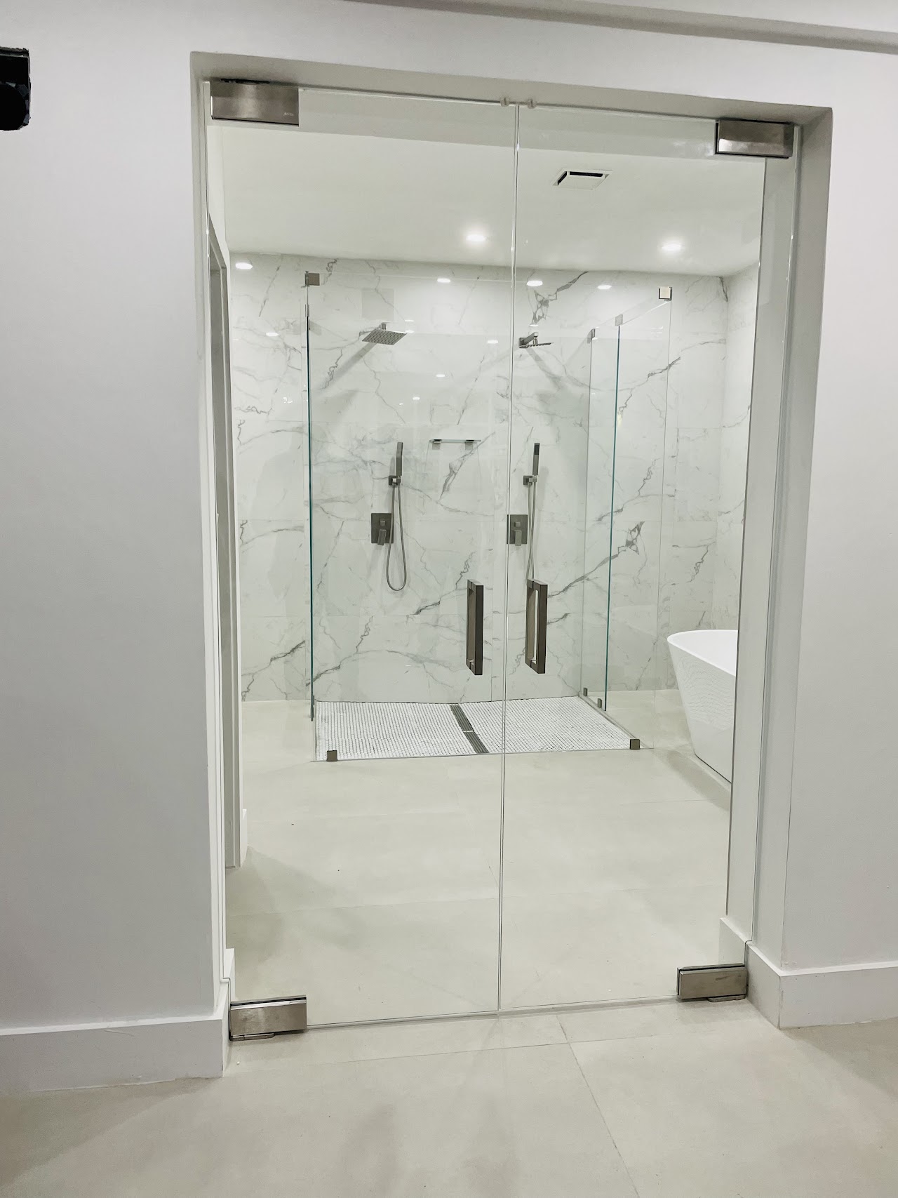 Double glass shower doors