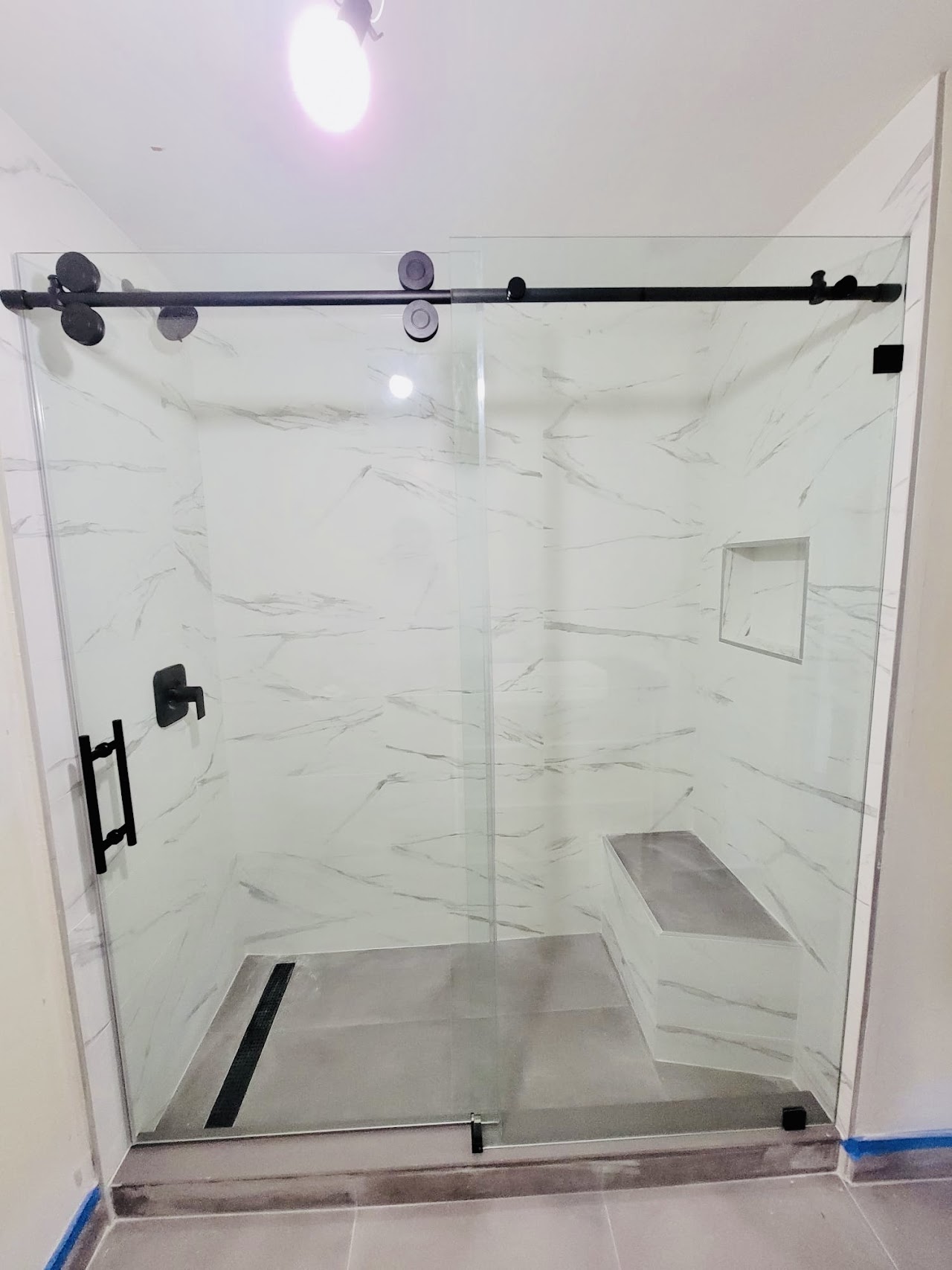 Sliding shower glass with black hardware